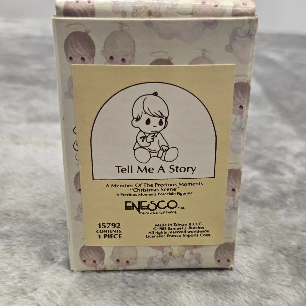Precious Moments Tell Me A Story Boy‎ Figurine 15792 Enesco 1985 Christmas Scene